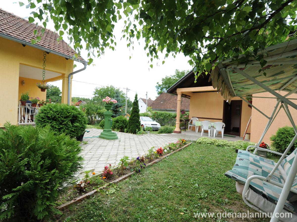 apartmani - kuće za odmor, alojamiento privado en Vrdnik, Serbia - Donji apartman
