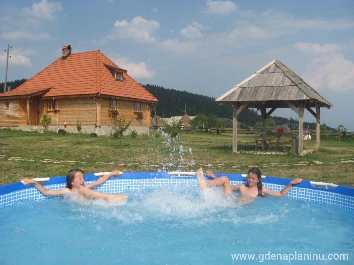 Domaćinstvo Šekler na Goliji, Magán szállás a községben Golija, Serbia - Bazen