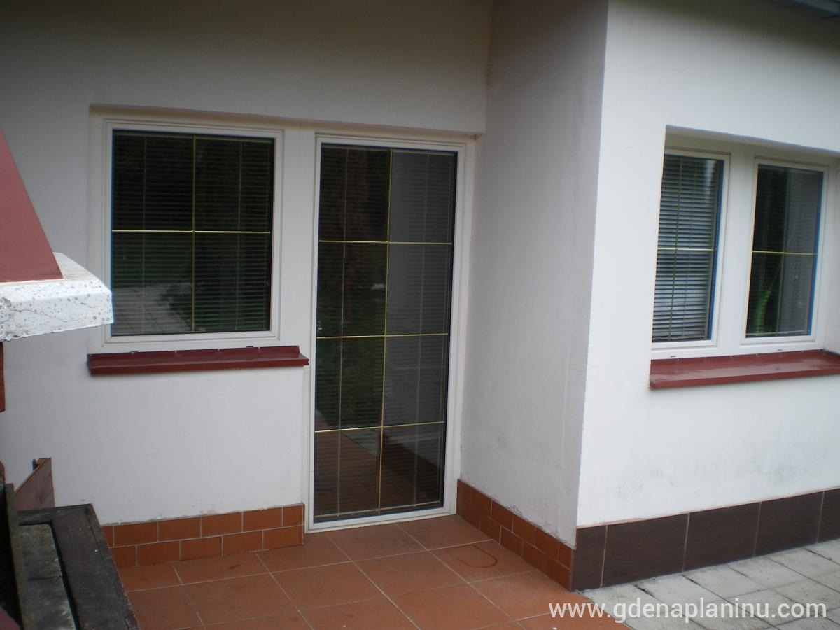 Vuk- vilidz, logement privé à Zlatibor, Serbie - Accès à la petite terrasse