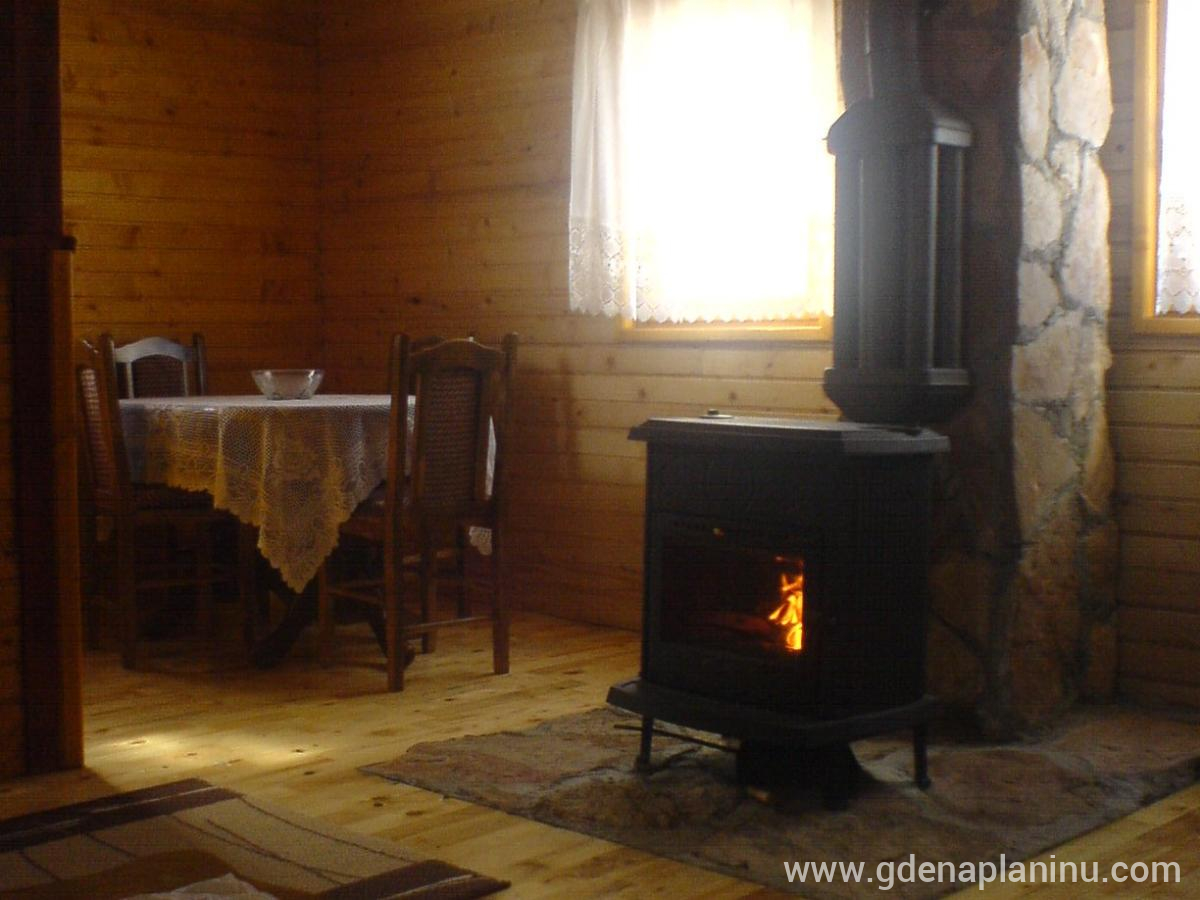 Smještaj na porodičnoj farmi Šarović, Magán szállás a községben Žabljak, Montenegró - enterijer trosobnog apartmana