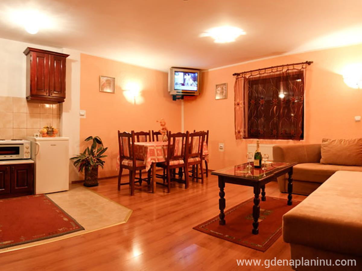 Vila Milena i 7 patuljaka, zasebne nastanitve v mestu Zlatibor, Srbija - vila milena