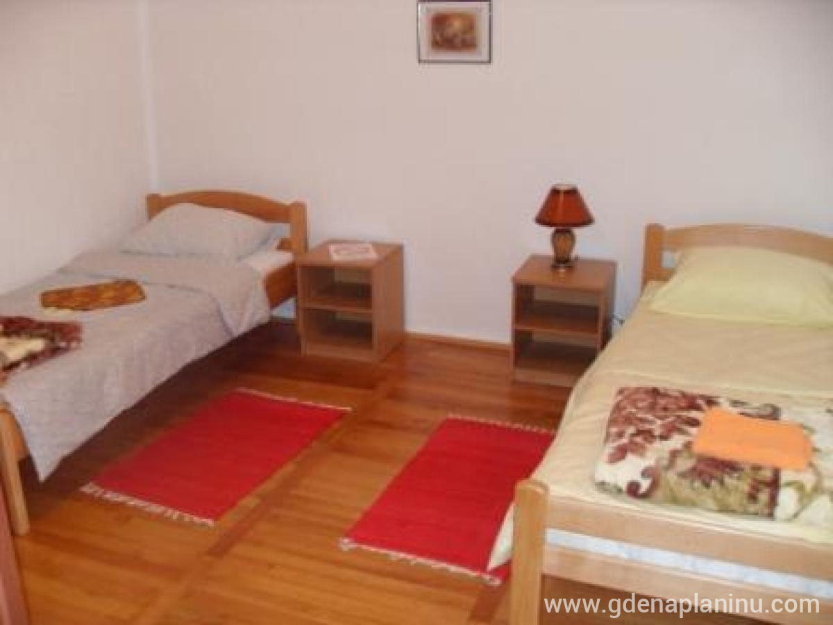 Kuća za odmor - Apartmani Popović, частни квартири в града Vrdnik, Serbia