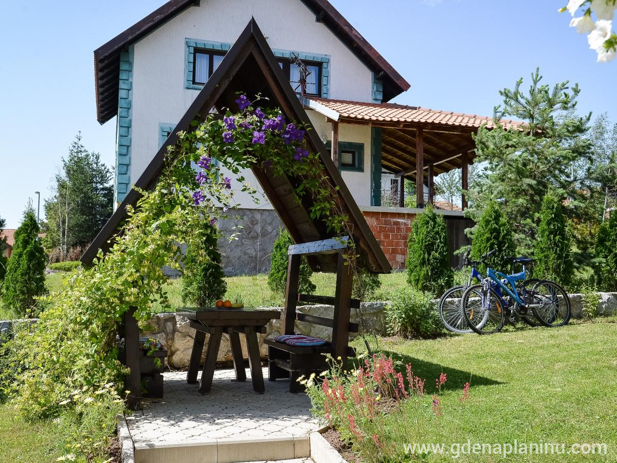 Vila Zlata, privatni smeštaj u mestu Zlatibor, Srbija - Uživajte u hladu letnjikovca