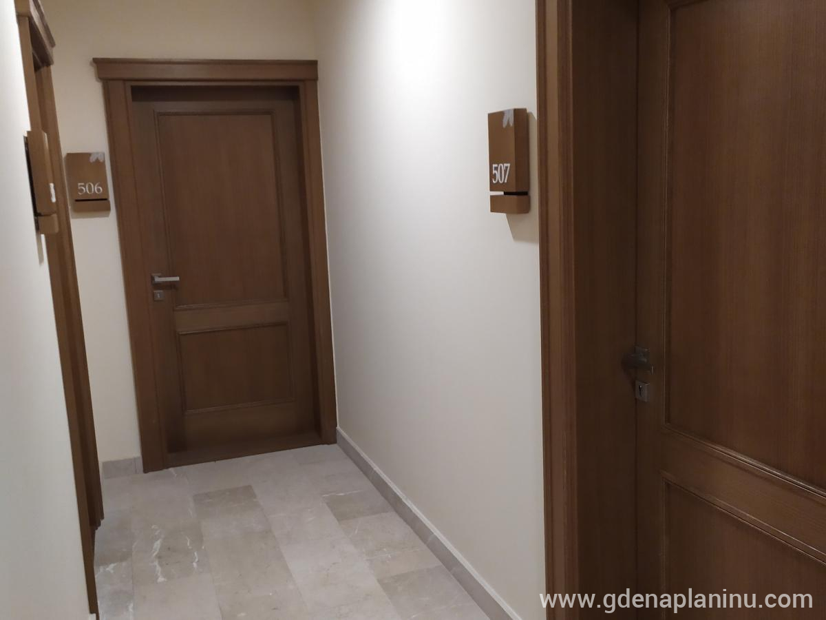 Zlatibor Apartman Centar Lux sa Garazom , alloggi privati a Zlatibor, Serbia - 14. Hodnik