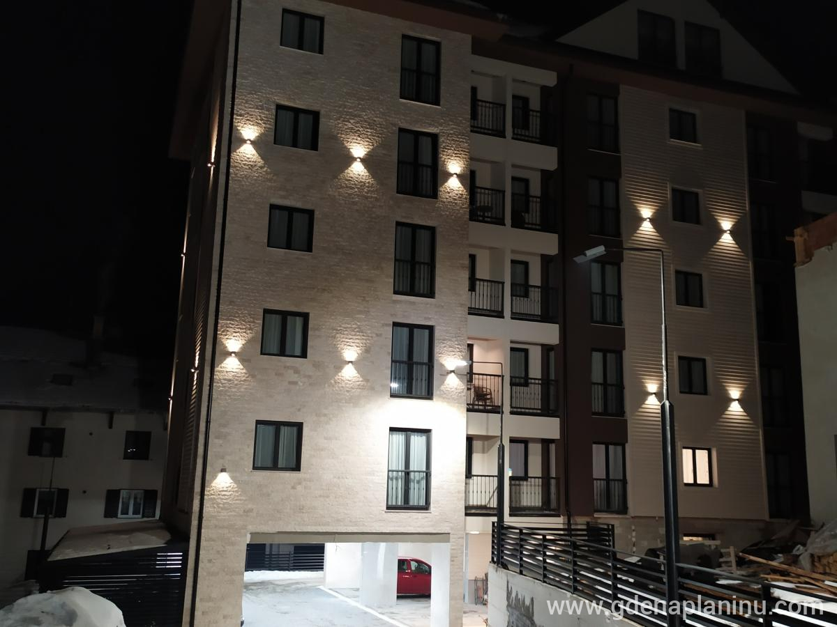 Zlatibor Apartman Centar Lux sa Garazom , alloggi privati a Zlatibor, Serbia - 18. Zgrada