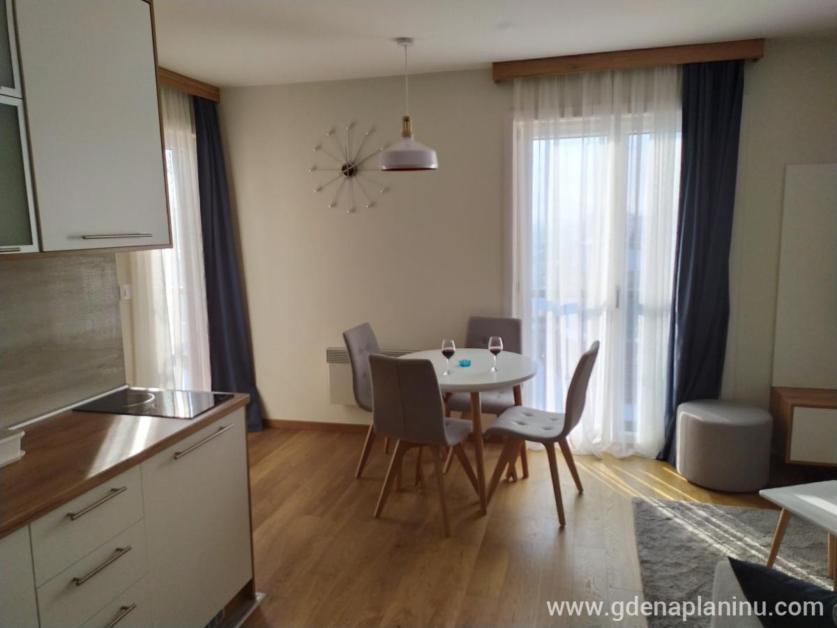 Zlatibor Apartman Centar Lux sa Garazom , alloggi privati a Zlatibor, Serbia - 4. Trpezarija