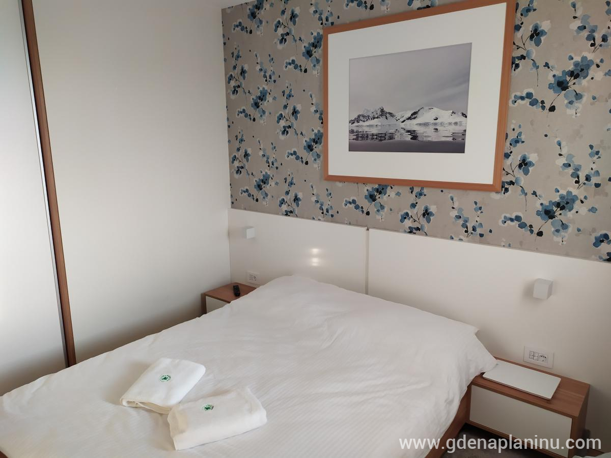 Zlatibor Apartman Centar Lux sa Garazom , alloggi privati a Zlatibor, Serbia - 7. Spavaca Soba