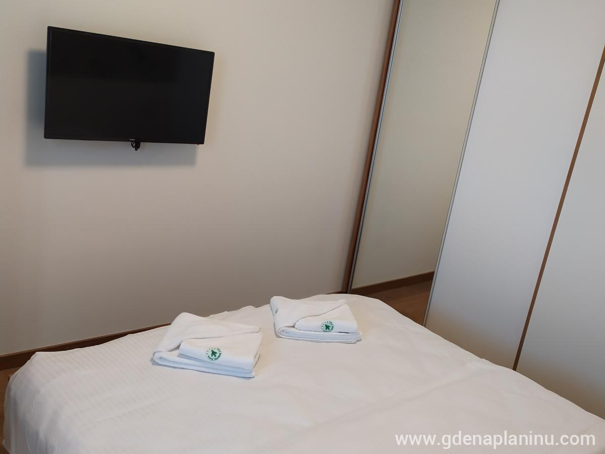 Zlatibor Apartman Centar Lux sa Garazom , alloggi privati a Zlatibor, Serbia - 8. Spavaca Soba