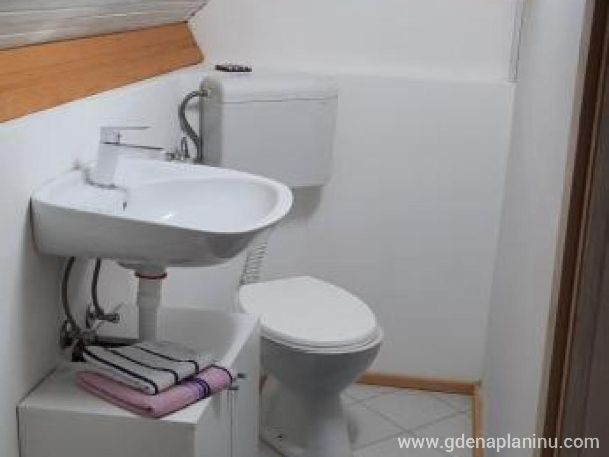 Vila Kovina, private accommodation in city Papratište, Serbia - toalet na spratu