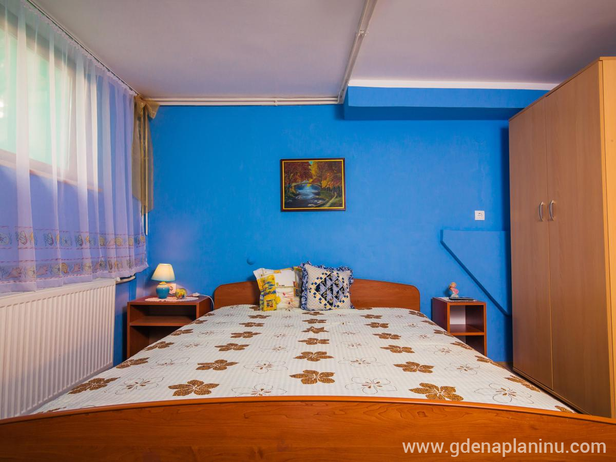 Villa Ruža, Apartman sa spavacom sobom, alojamiento privado en Zlatibor, Serbia - Soba