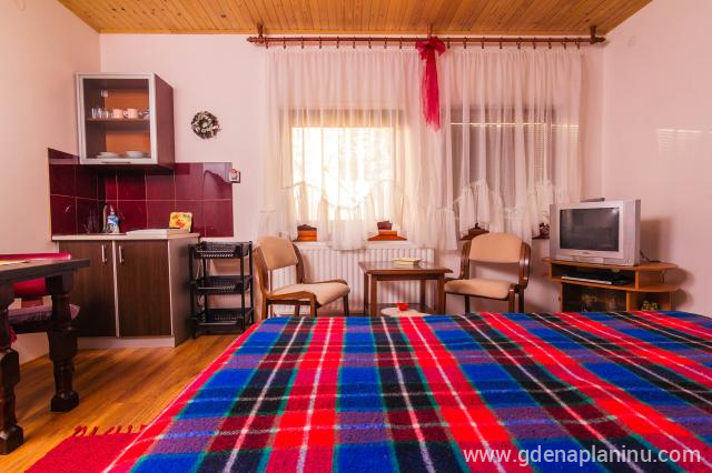 Studio sa king size krevetom u Villa Ruža, privatni smeštaj u mestu Zlatibor, Srbija