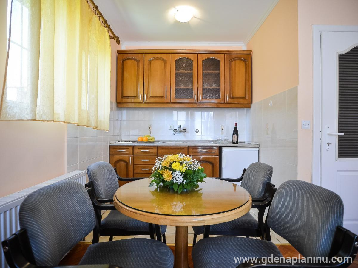 Vila Zlata, 1. apartman, Magán szállás a községben Zlatibor, Szerbia - Konyha és étkező