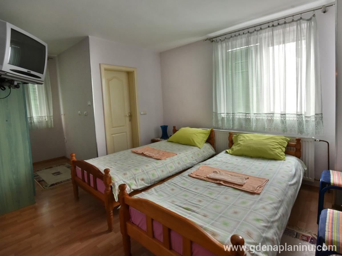Vila Sofija Zlatibor, Habitación 5, alojamiento privado en Zlatibor, Serbia - viber image