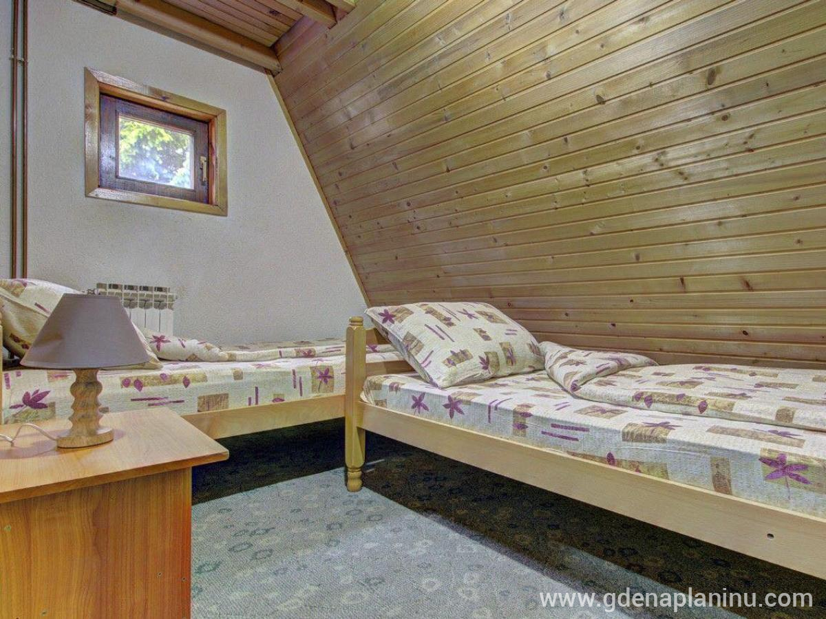 Jahorina Apartmani Dobro, Apartman sa terasom, Privatunterkunft im Ort Jahorina, Bosnien und Herzegowina - 125761452_197127241972178_5427326084101731832_n(1)