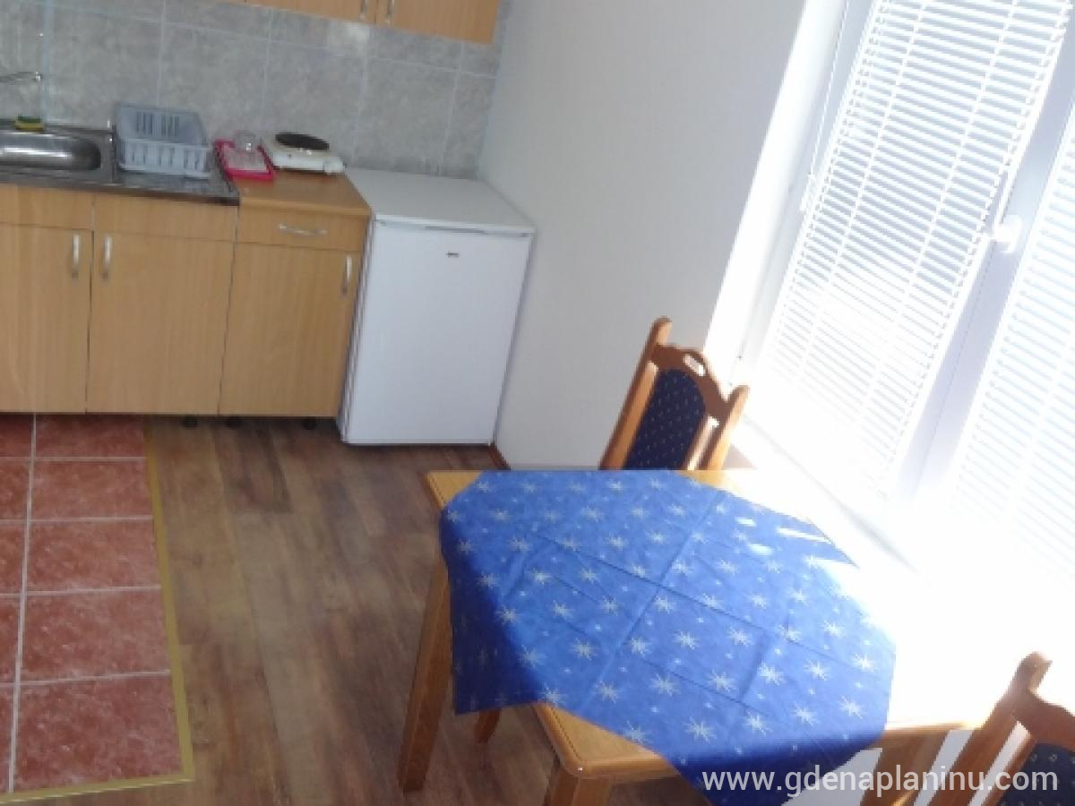 Kuća za odmor - Apartmani Popović, частни квартири в града Vrdnik, Serbia - Kuhinja