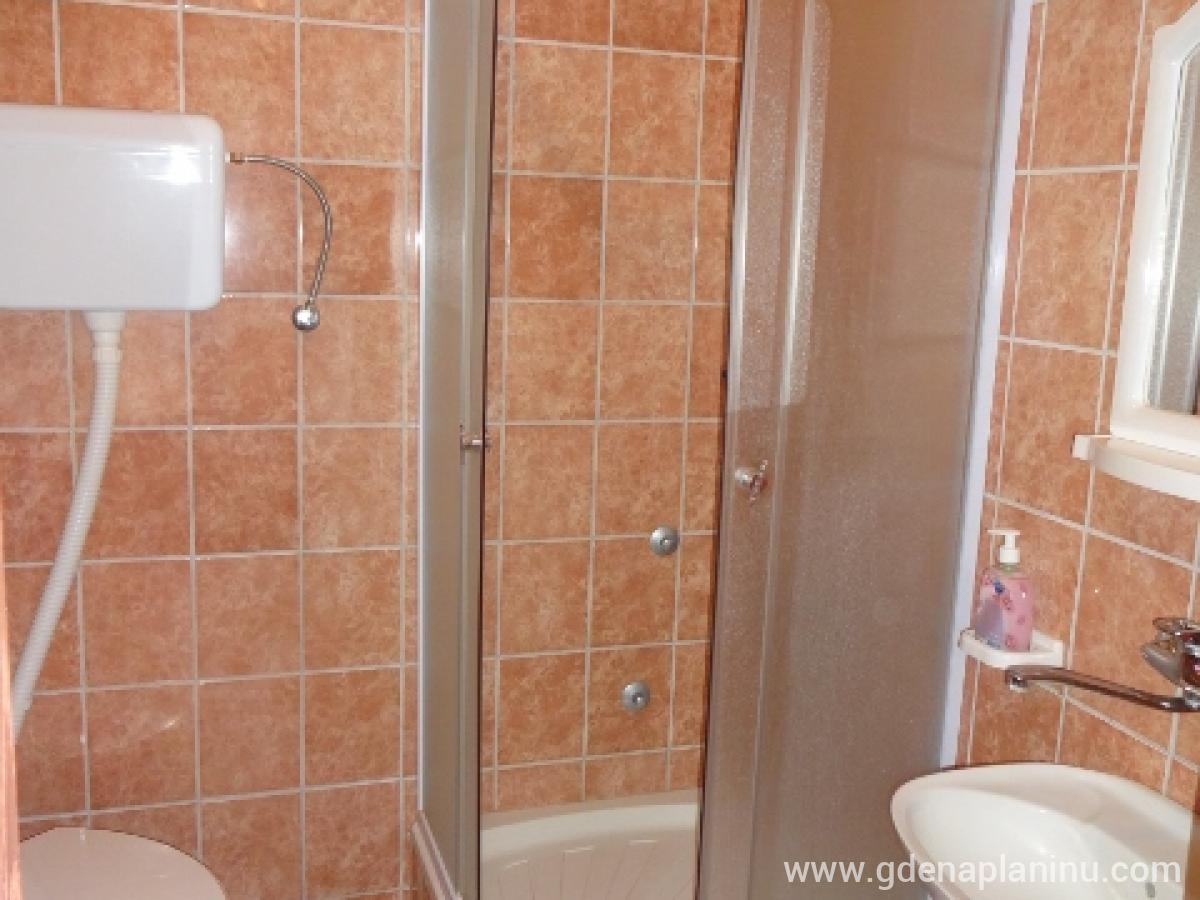 Kuća za odmor - Apartmani Popović, частни квартири в града Vrdnik, Serbia - Kupatilo